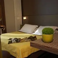 فندق أكروبول باريس 3*,